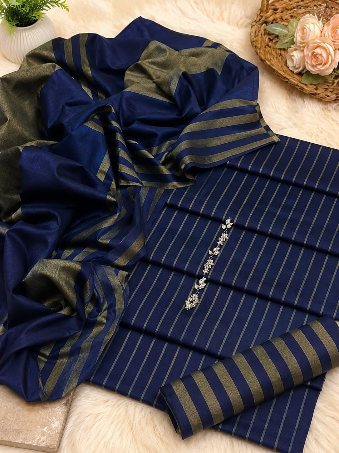 Khaadi Sussi 3 Piece Unstitched Suit with Velvet Strap Dupatta, Winter Collection ART-07 - Image 3